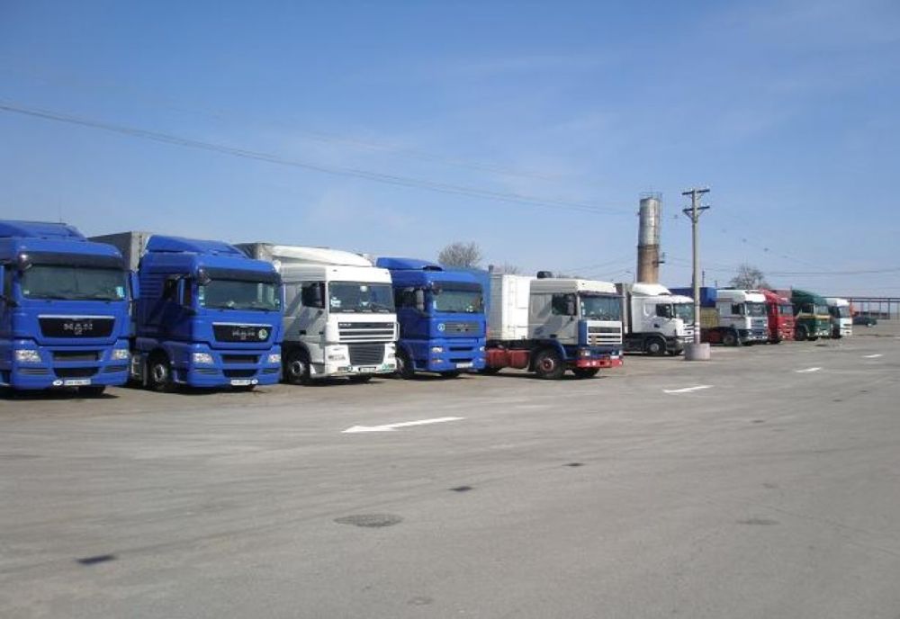 Slatina: parcări pentru TIR-uri și dube la marginea orașului
