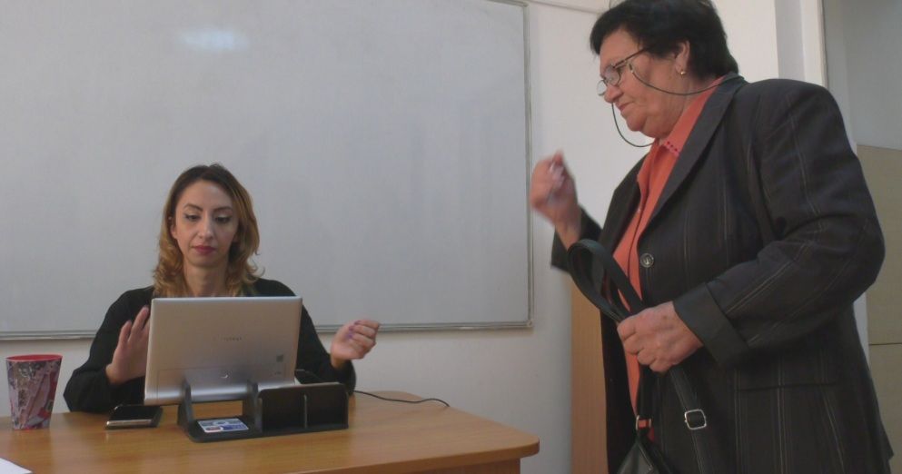 Doi operatori de calculator din secțiile de votare din Olt, înlocuiți