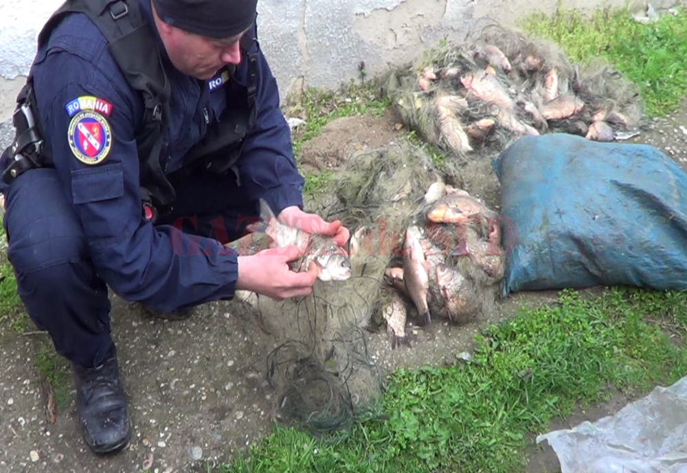 Jandarmii i-au făcut dosar penal după ce l-au prins că vindea peşte