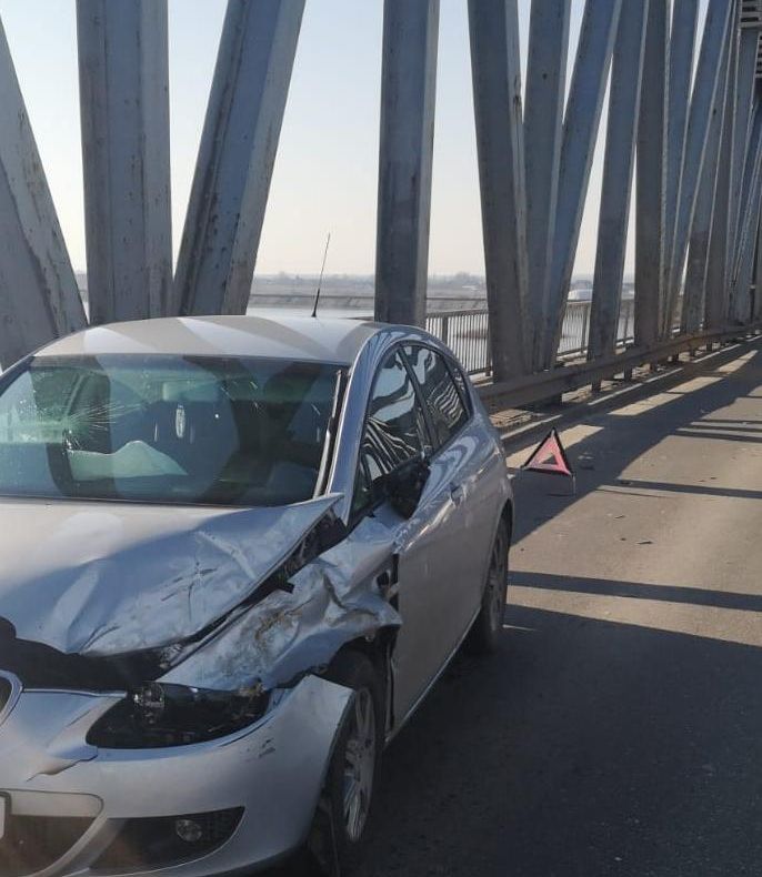 Un accident rutier a dat peste cap traficul rutier, la Podul Olt de la intrarea în Slatina