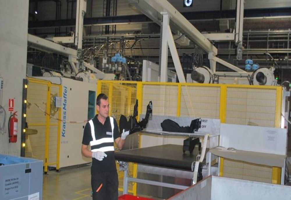 Unul dintre furnizorii Ford îşi închide fabrica pe care o avea în judeţul Olt. Peste 200 de angajaţi vor fi disponibilizaţi