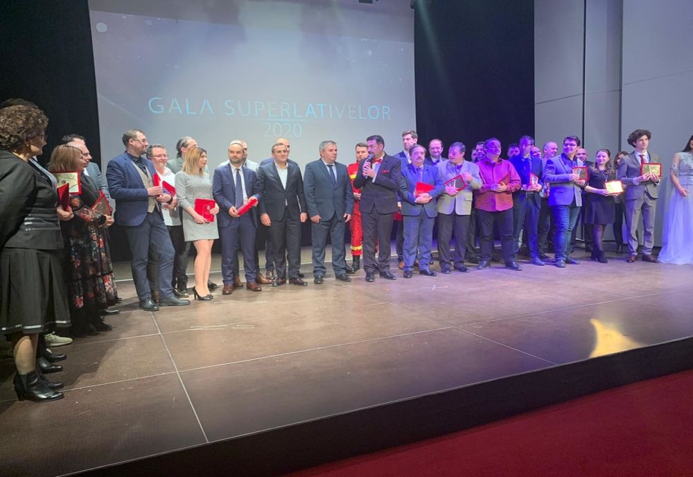 Medicii din Slatina autori ai unei intervenţii chirurgicale complicate, cetăţeni de onoare ai oraşului