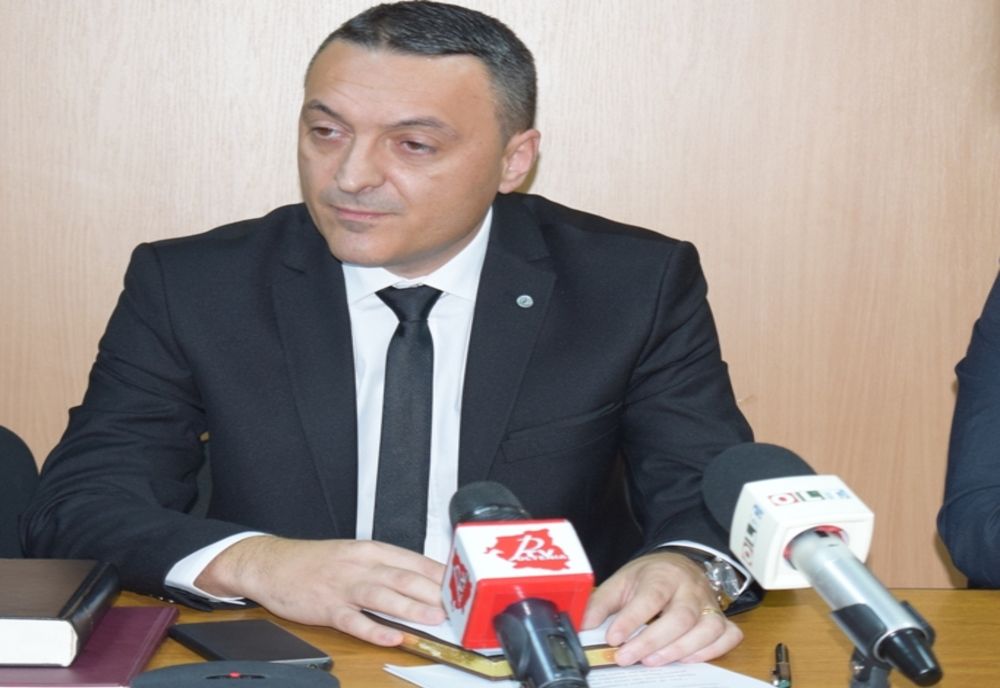 Subprefectul de Olt a mulţumit, la învestitură, "Partidului Iubit"