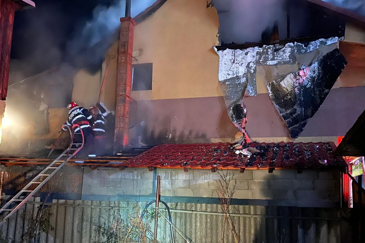 PAGUBĂ imensă a Emiliei Dorobanţu, în urma incendiului ce a cuprins casa părinţilor săi