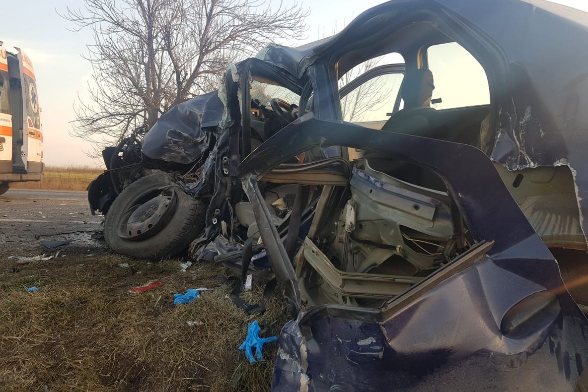 Accidentul de la Negreni. Imagini cumplite cu maşinile strivite - VIDEO