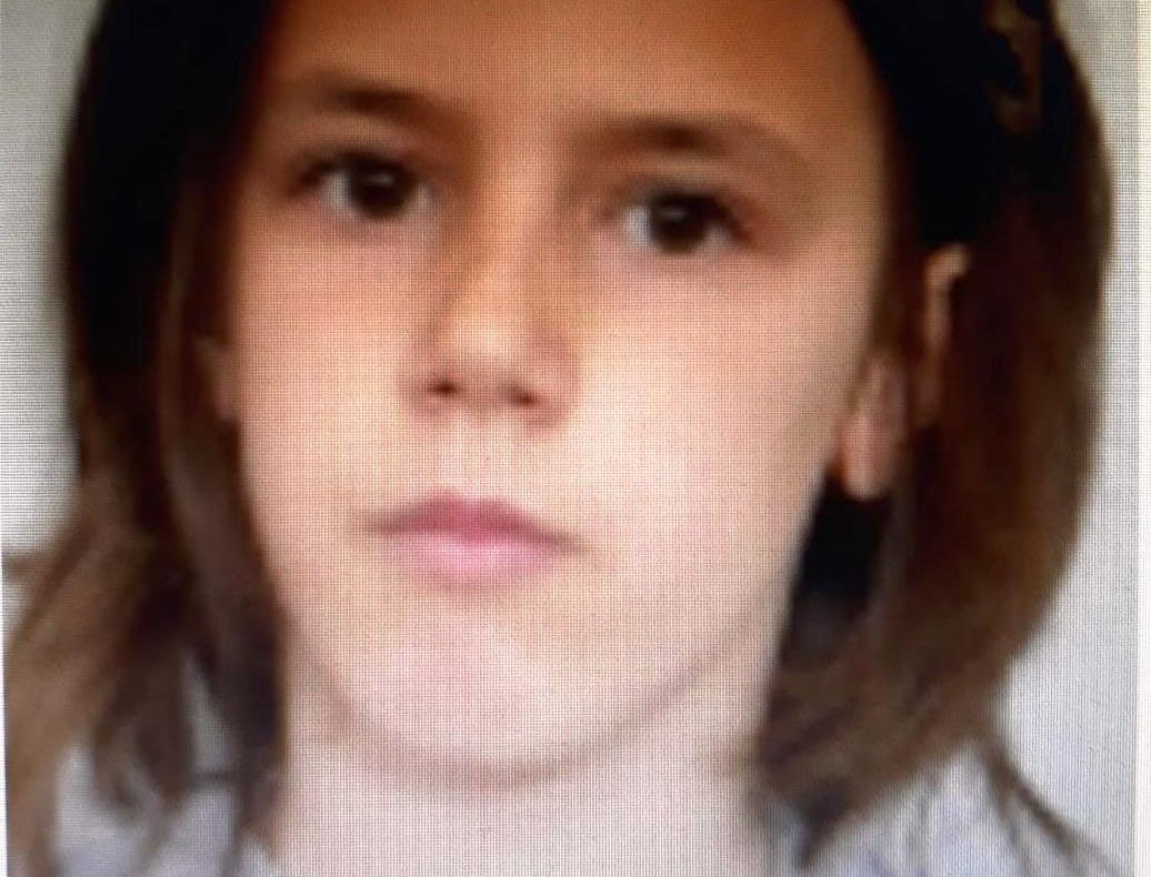 Zeci de poliţişti, jandarmi şi pompieri, căutări într-o comună din Olt. O fată de 13 ani ar fi fugit de acasă, într-o pădure