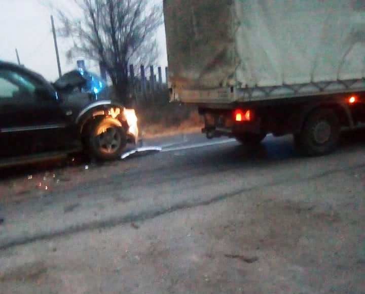 Un mort şi un rănit grav, în urma unui accident rutier la Şopârliţa. Un bărbat a intrat în coloana care aştepta la trecerea la nivel cu calea ferată