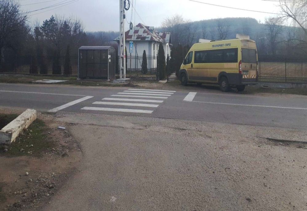 Olt: Copil lovit de un autoturism, în apropierea unei şcoli. Şoferul era băut