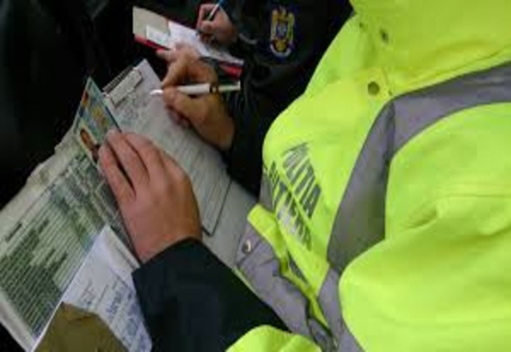 Şofer din Olt, lăsat fără permis după ce a mâncat două mere, înainte de culcare. El rămâne pieton, deşi analiza sângelui arată zero alcool