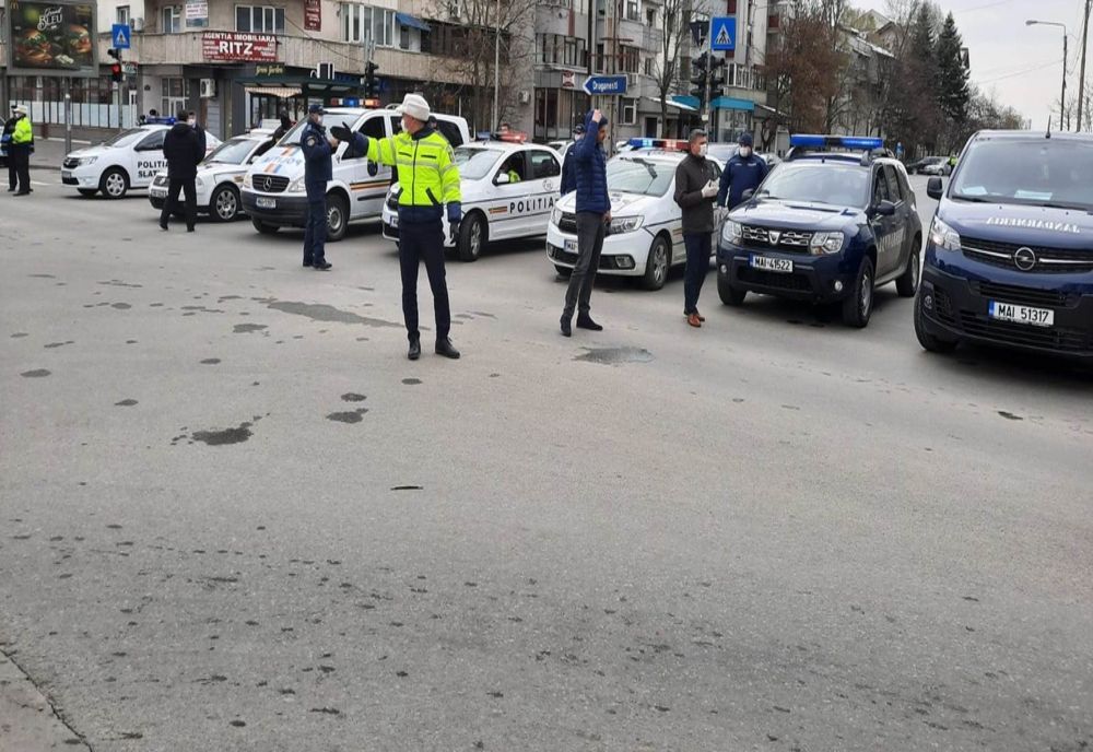 VIDEO. Slătinenii care au ieşit din case, verificaţi de poliţişti, jandarmi şi poliţişti locali