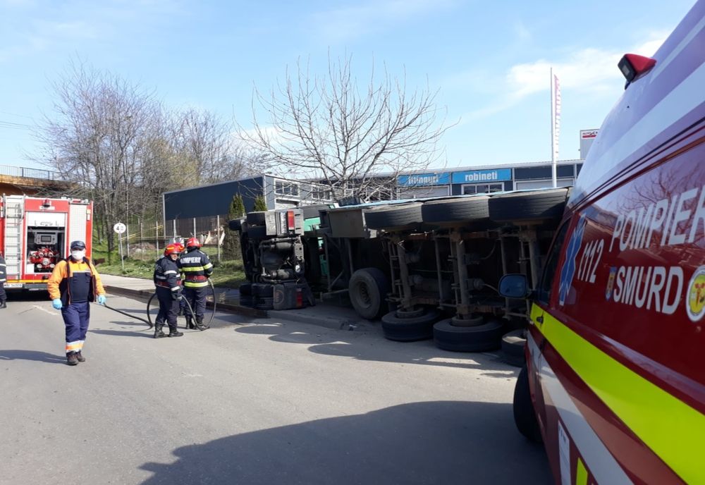 VIDEO. TIR încărcat cu fier vechi, răsturnat la Slatina