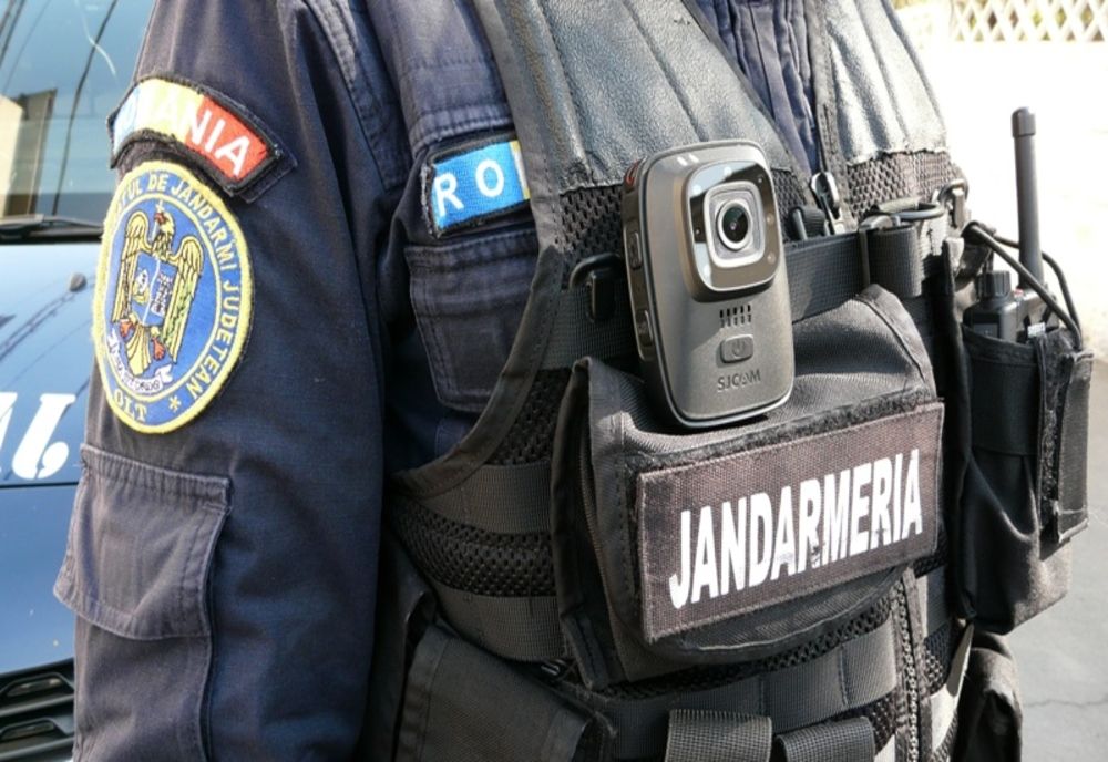 Jandarmii din Olt au camere video corporale