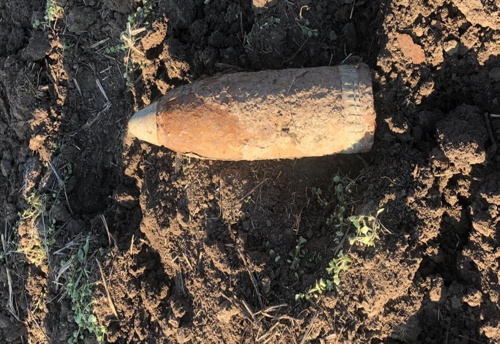 Olt: Proiectil neexplodat din Al Doilea Război Mondial, găsit pe un teren agricol