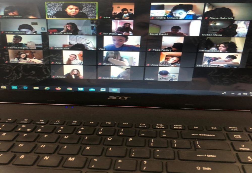 Cifre oficiale. Câţi elevi din judeţul Olt nu au acces la tehnologie