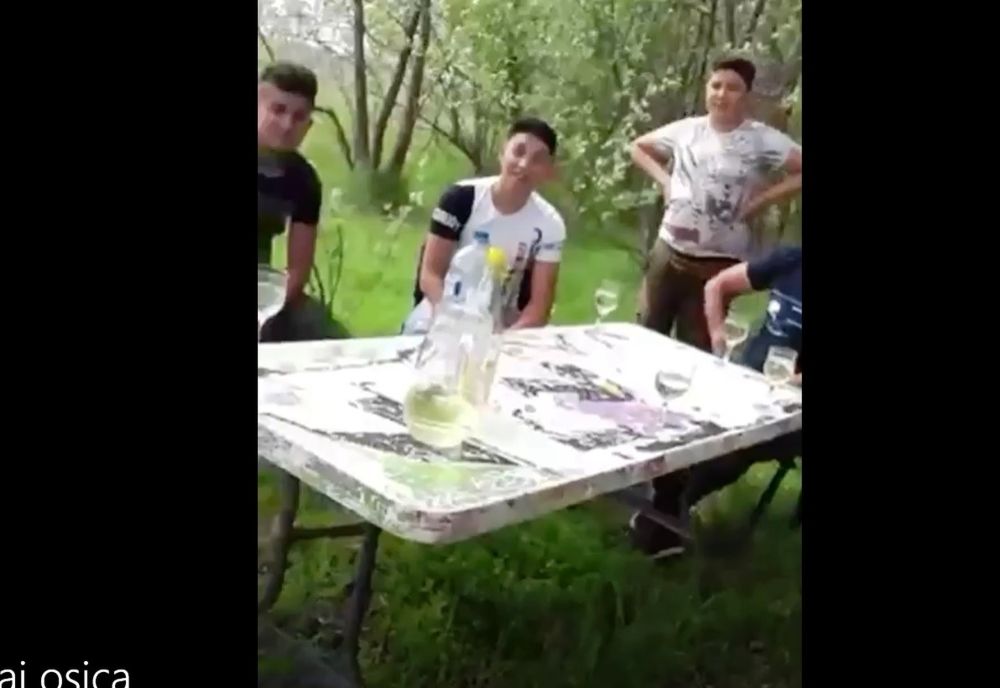 Romii din Olt care au făcut grătare de 1 Mai, amendaţi de poliţişti