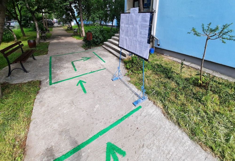 Elevii din Olt au revenit la şcoală pentru a se pregăti de examene. Măsuri de siguranţă şi de distanţare