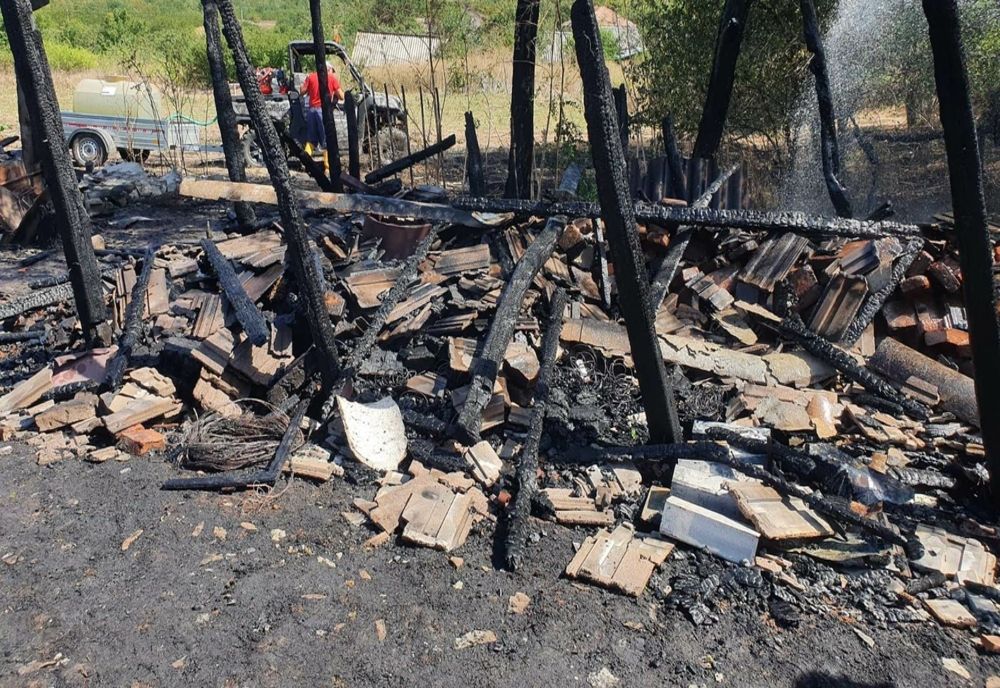 VIDEO. Gospodărie din Olt, distrusă într-un incendiu