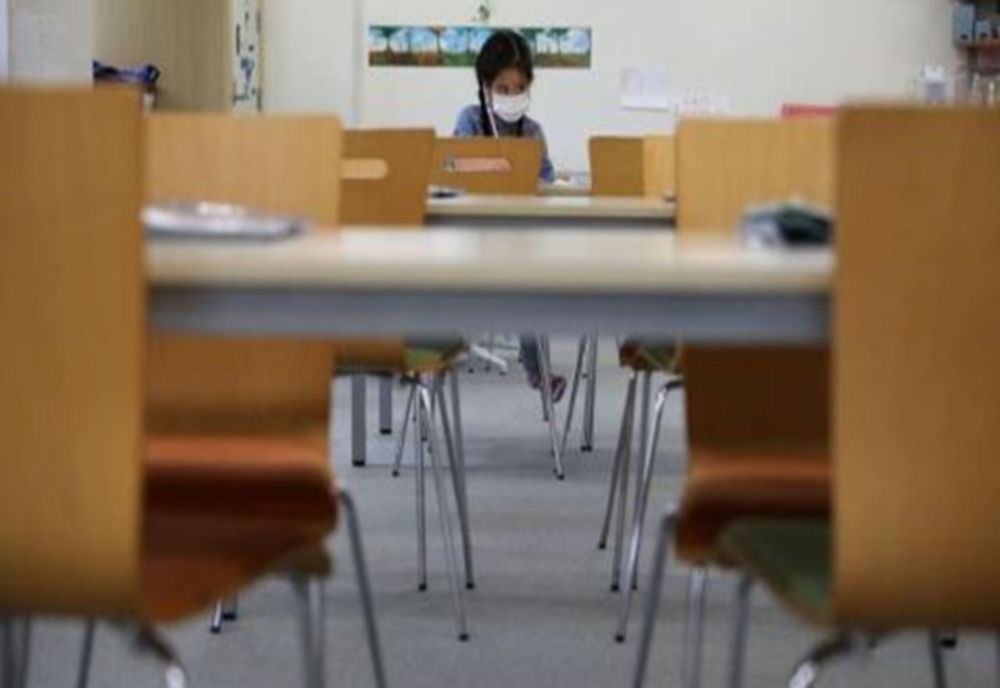 Şcolile şi grădiniţele din două localităţi, închise în urma focarului de la Centrul de Îngrijire Spineni