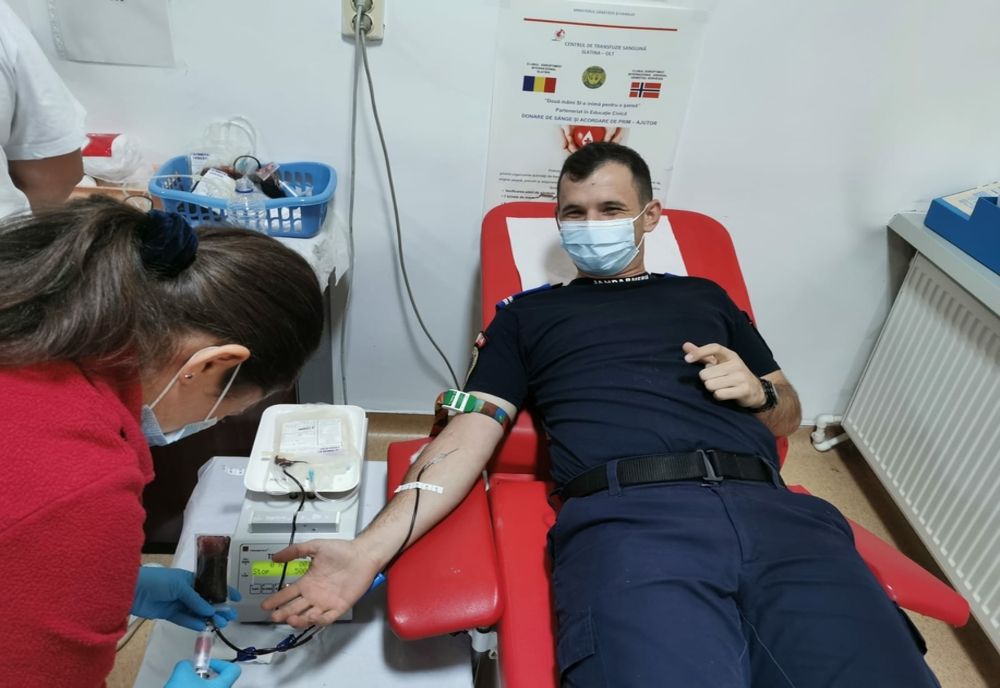 Jandarmii olteni donează sânge