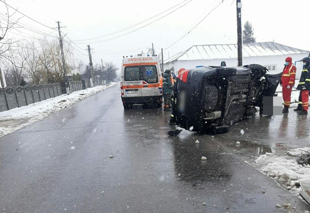 Olt: O persoană rănită într-un accident rutier cu două maşini implicate