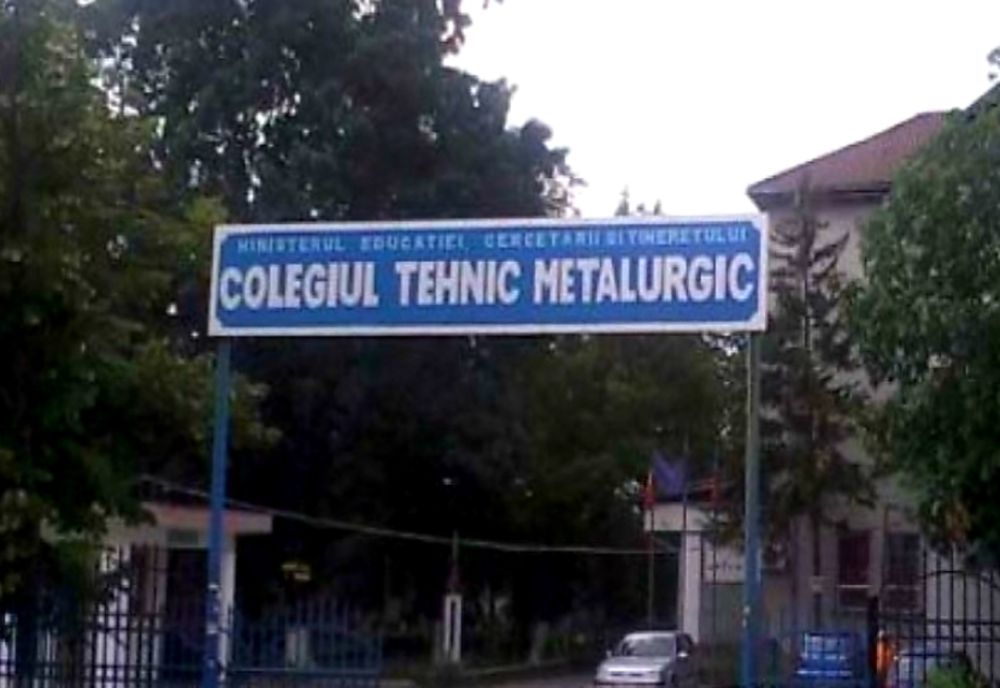 Liceul în care s- au vaccinat aproape toți angajații