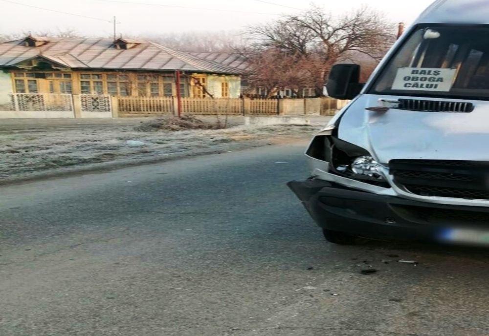Bătrân din Olt, spulberat de un microbuz cu călători