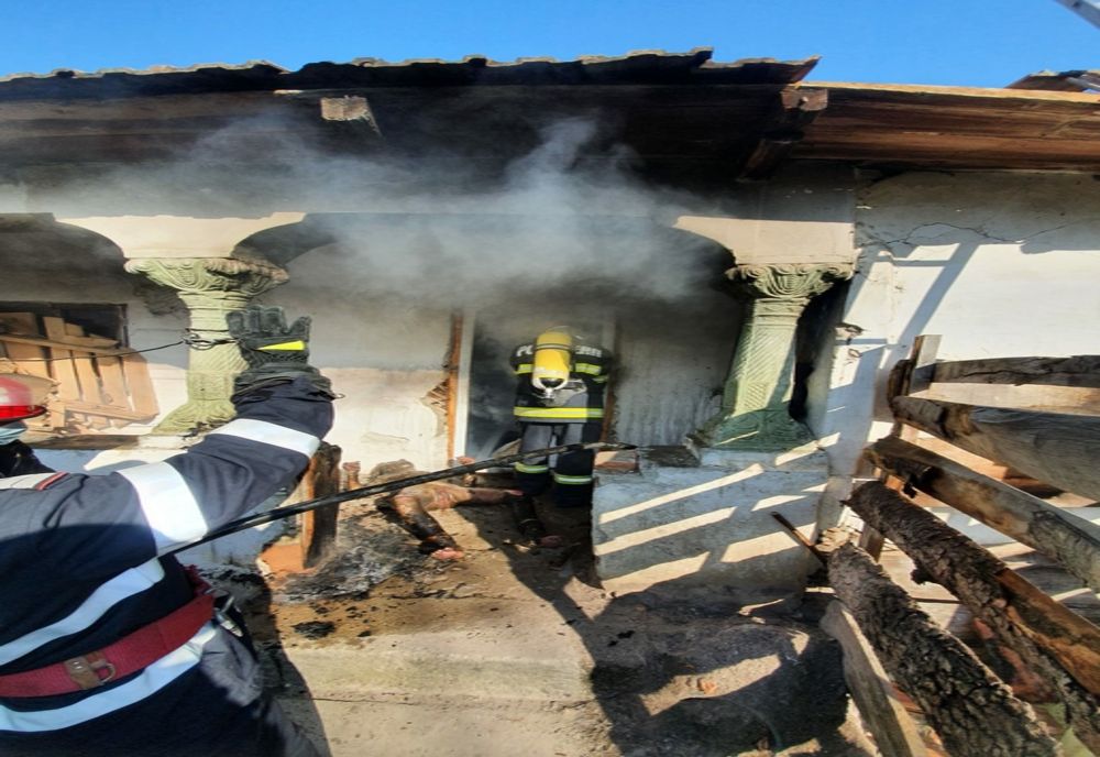 Olt: Incendiu la o casă din Verguleasa; o persoană carbonizată