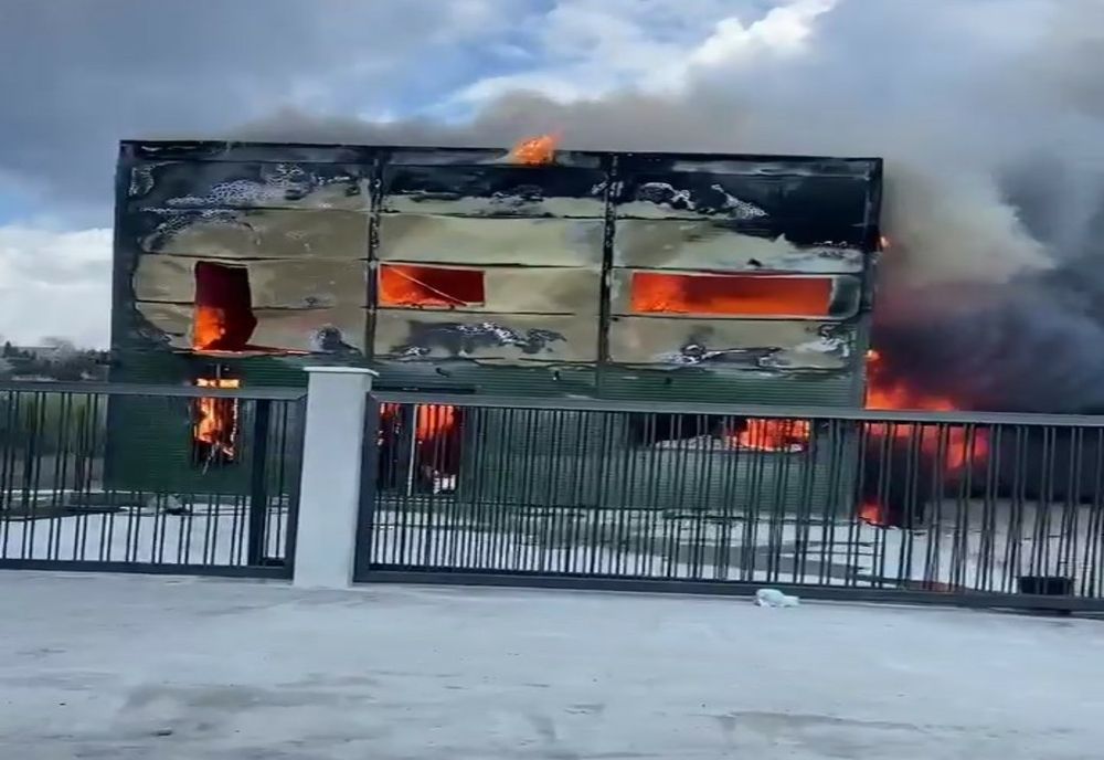 VIDEO. Incendiu de proporţii la o hală din judeţul Olt