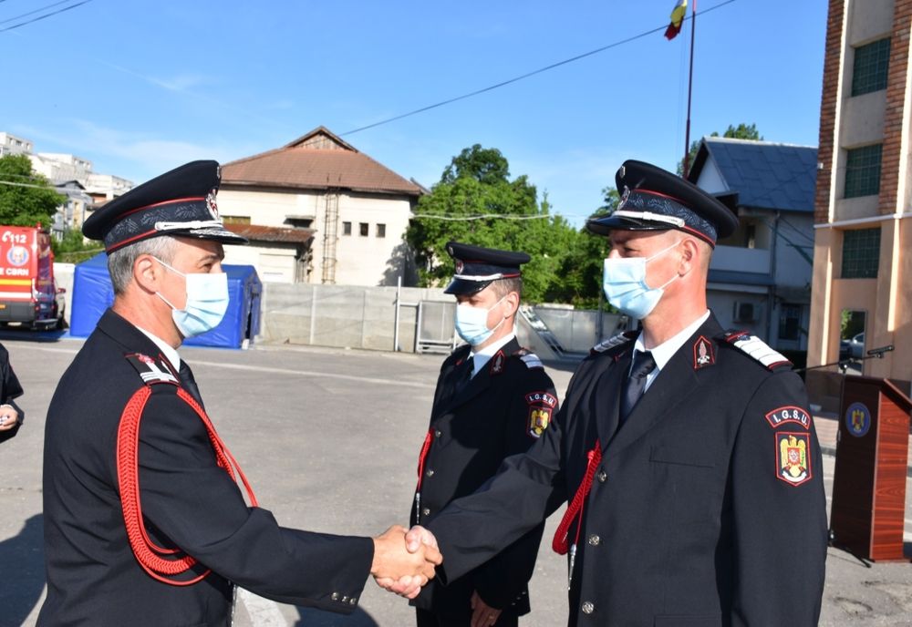 Pompierii-eroi, care au intervenit la incendiul de la Psihiatria Slatina deşi era în timpul liber, avansaţi în grad