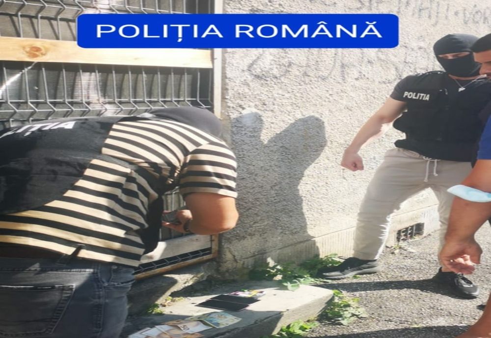 Tânăr din Olt, reţinut de poliţiştii din Argeş. De ce este acuzat