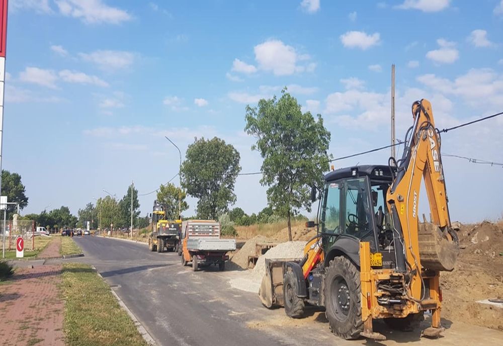 Trafic rutier afectate de lucrările la reţeaua de apă şi canal. Stradă de la ieşirea din Slatina spre Craiova, închisă