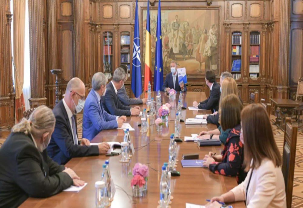 Schimbări majore în programul ”România educată”: revine examenul de admitere în liceele în care este concurență și se reorganizează Inspectoratele Școlare