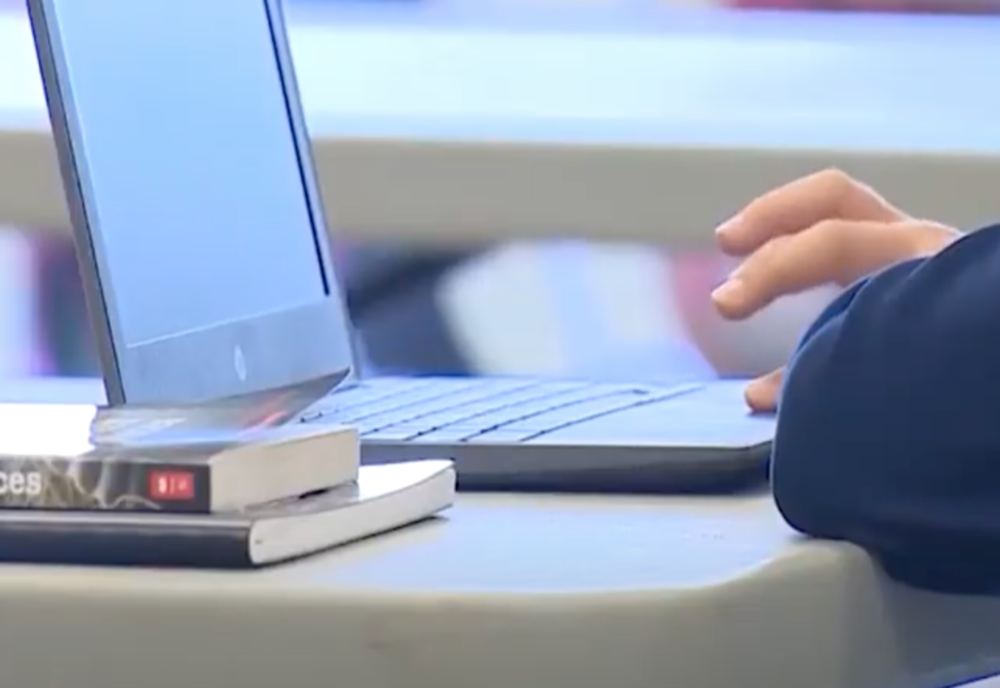 Cursuri suspendate în zeci de clase din Olt, din cauza COVID-19