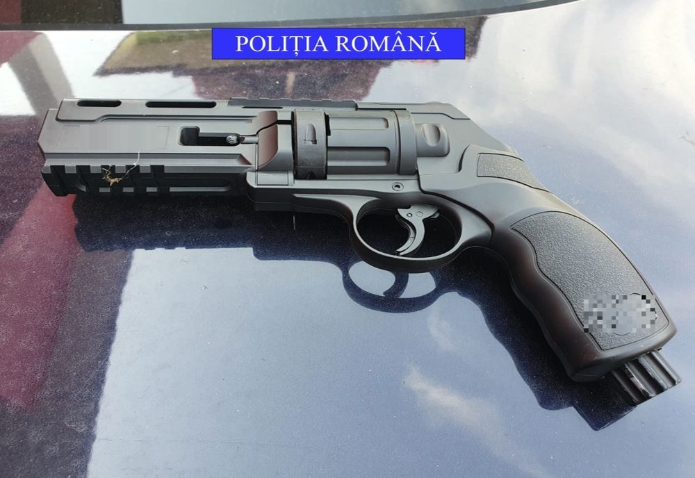 Focuri de armă în Olt: Un bărbat din Balş a împuşcat trei persoane