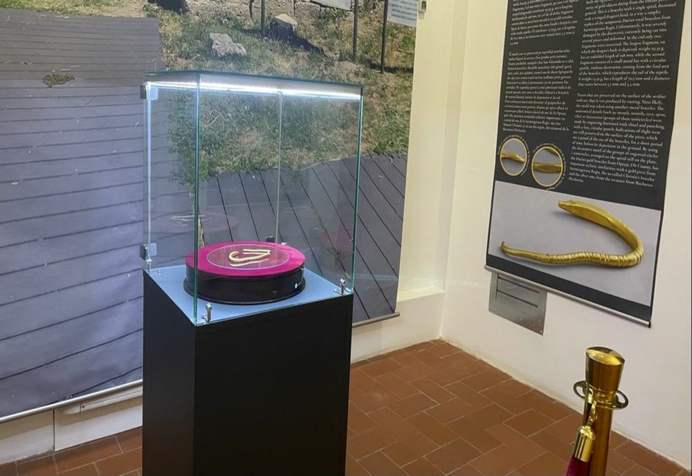 Olt: Brăţara dacică de la Optaşi-Măgura a revenit la Muzeul Judeţean Olt