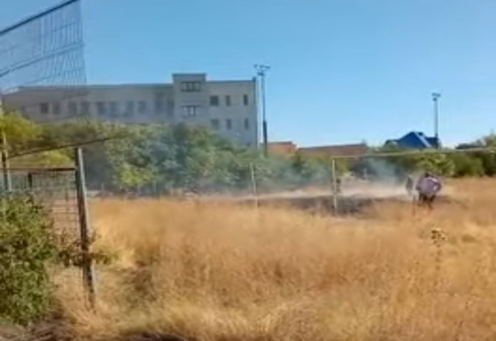 Incendiu de vegetație uscată sâmbătă în zona fostului Stadion „Constructorul” din Slatina