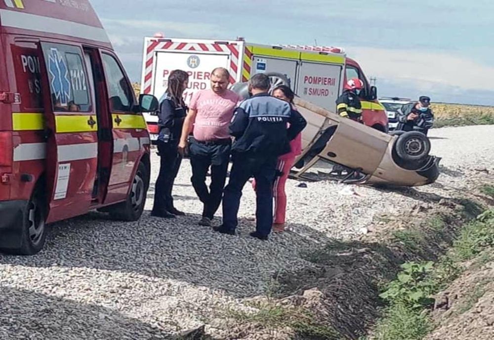 Autoturism răsturnat, în Olt. Două persoane, la spital