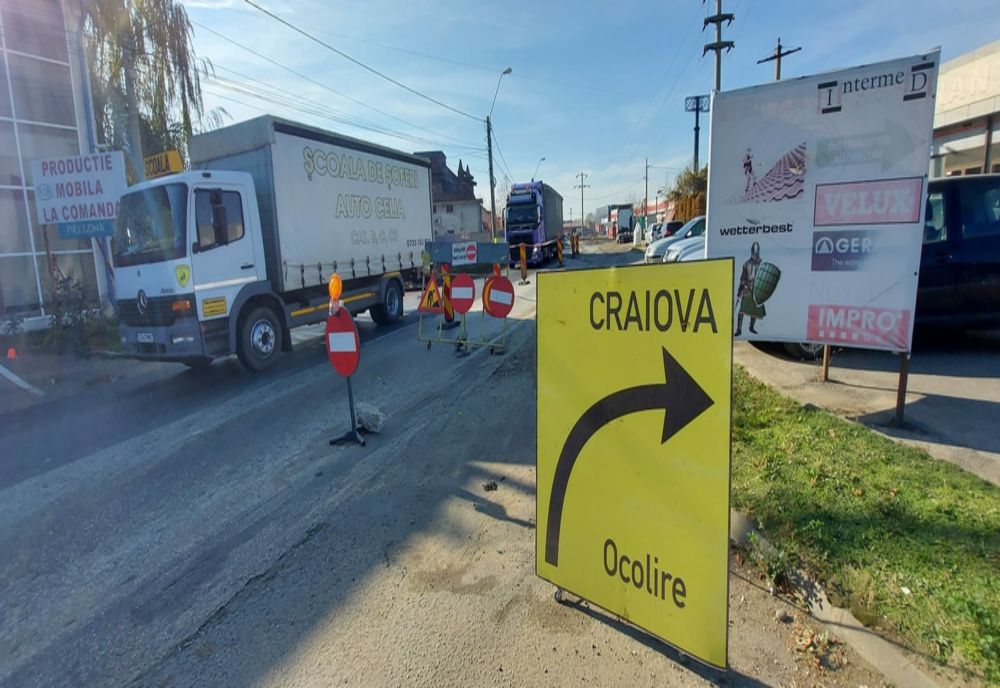 Slatina: Strada care preia traficul greu, închisă pe jumătate