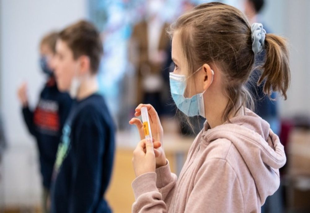 Trei teste de salivă pozitive, joi dimineaţă, la elevii din Olt