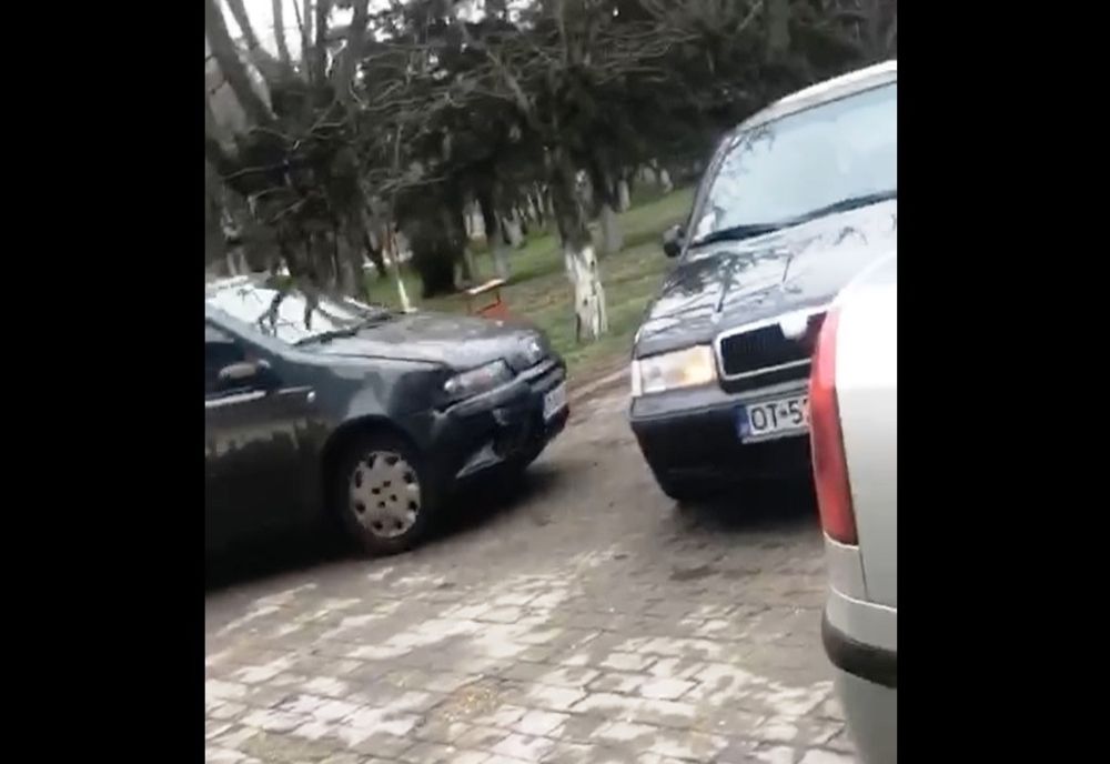 Caracal: A intrat intenţionat cu maşina într-un alt autoturism