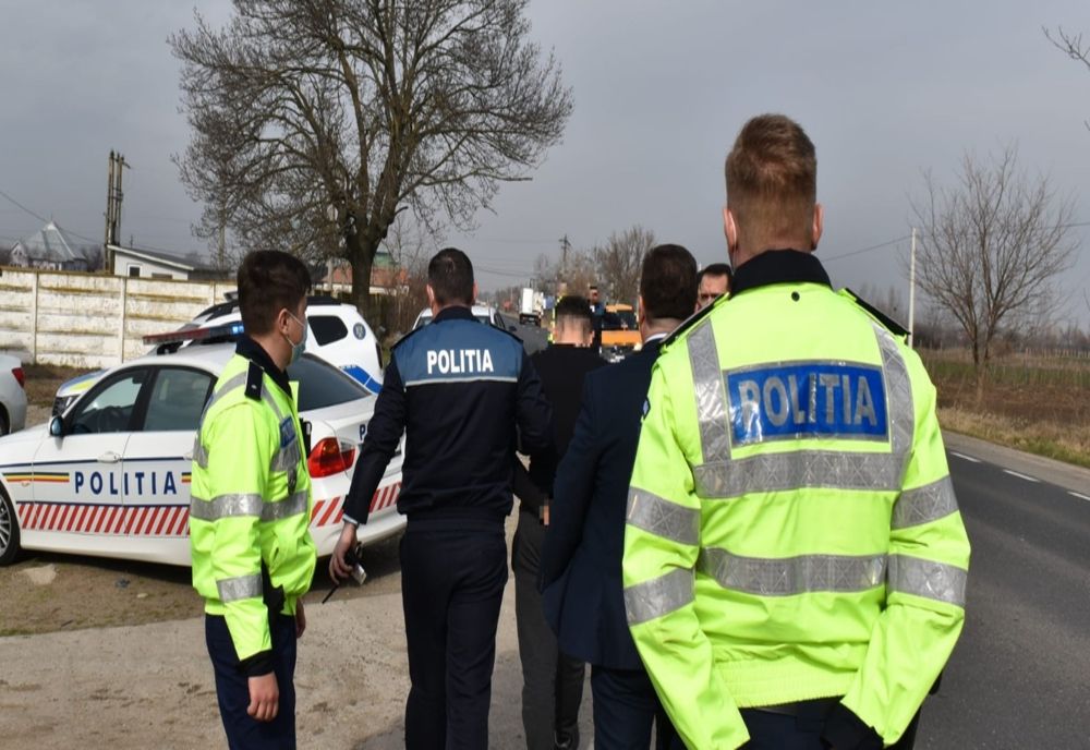 Olt: Tânăr din Rotunda, fără permis, reţinut după ce a fugit de poliţişti pe un câmp. Oamenii legii au tras cu pistolul