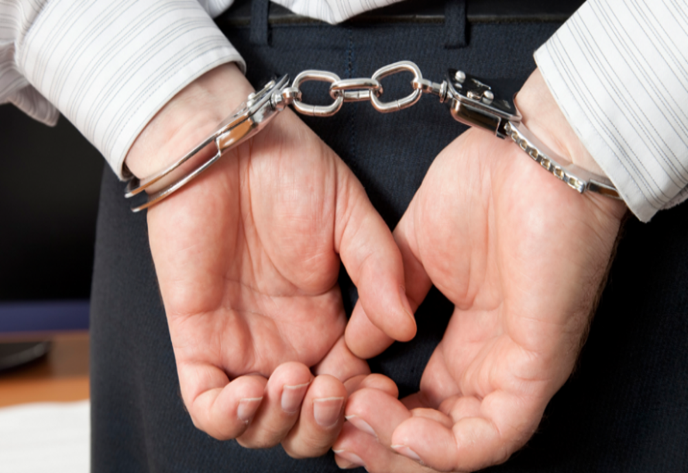 Olt: Reţinuţi după ce au furat gardul împrejmuitor al unei firme