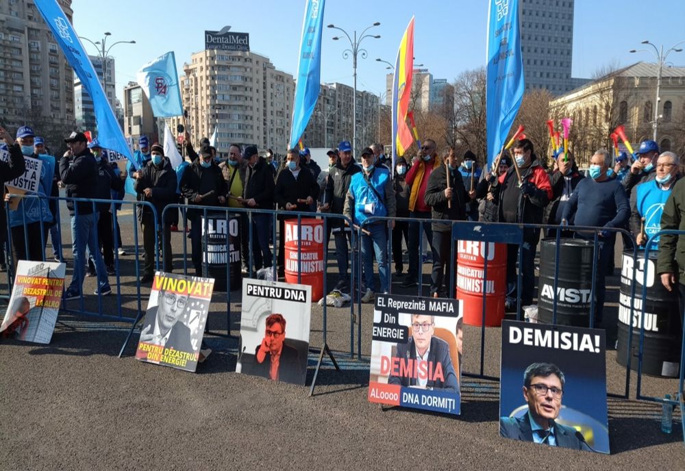 A patra zi de pichetare a Guvernului. Angajaţii Alro continuă şi astăzi protestul (VIDEO)