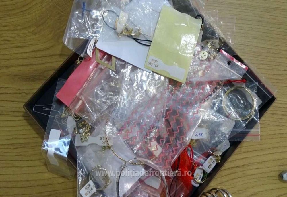Peste două kilograme de bijuterii din aur, confiscate în urma unor percheziţii în Olt şi Teleorman