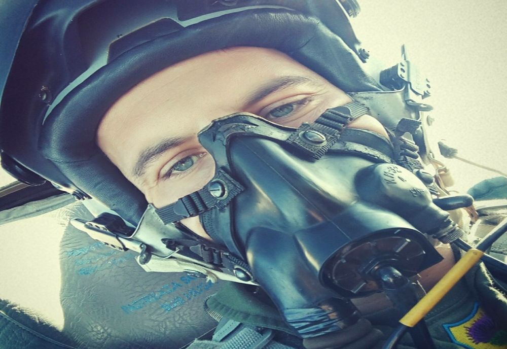 Ce spun oamenii din oraşul în care a crescut pilotul Costinel NIţă, despre accidentul aviatic din judeţul Constanţa