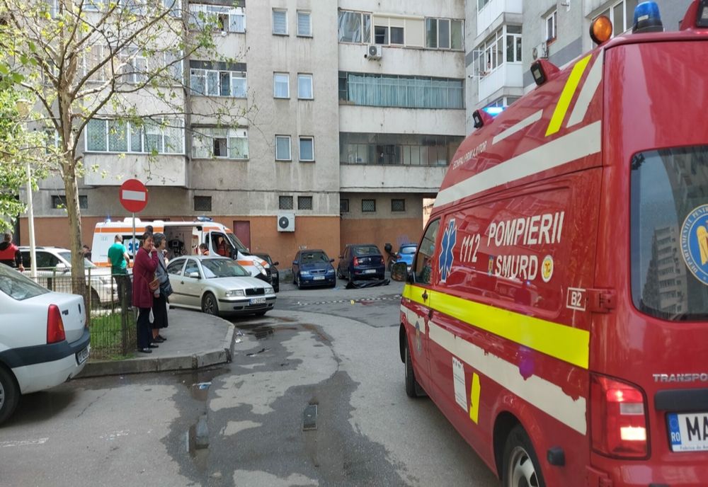 Tânăr căzut de la etajul zece al unui bloc din Slatina (VIDEO)