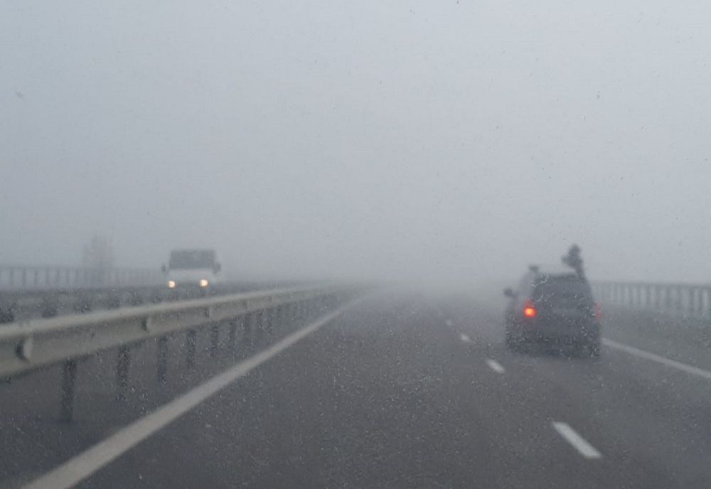 Atenție, șoferi! Ceața reduce vizibilitatea pe autostrăzile A1 și A2