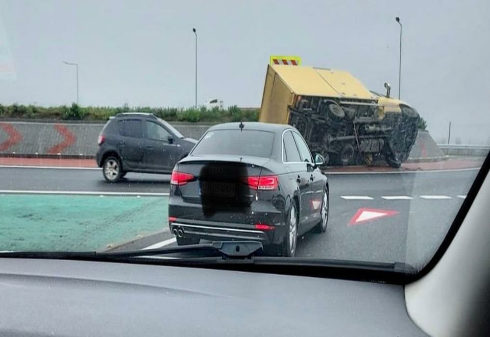 Accident la ieşirea de pe Drumul Expres, în judeţul Olt