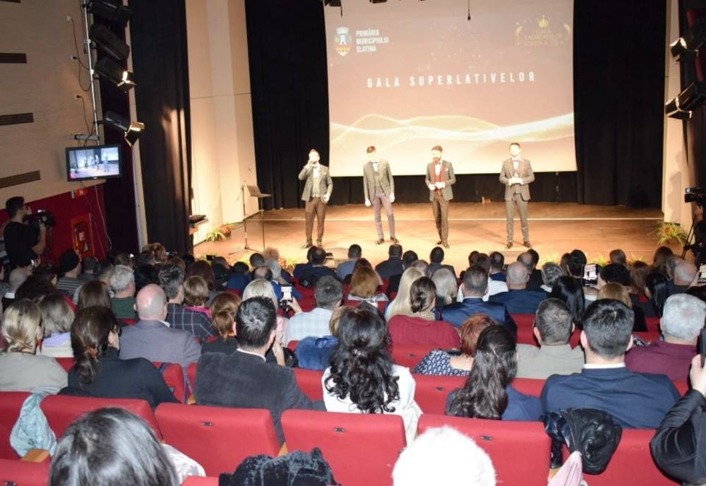 Zilele Slatinei s-au încheiat cu conferirea distincţiilor de cetăţeni de onoare 