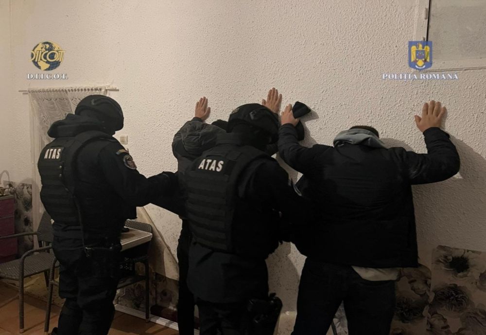 VIDEO. Percheziţii într-un dosar de trafic de migranţi. Anchetatorii au descins şi în judeţul Olt
